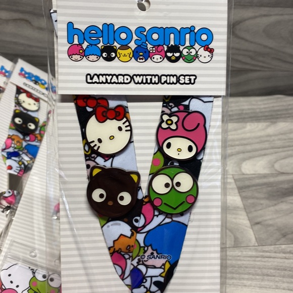 Hello Kitty Sanrio Lanyard with 4 enamel pins and cardholder - Picture 2 of 6